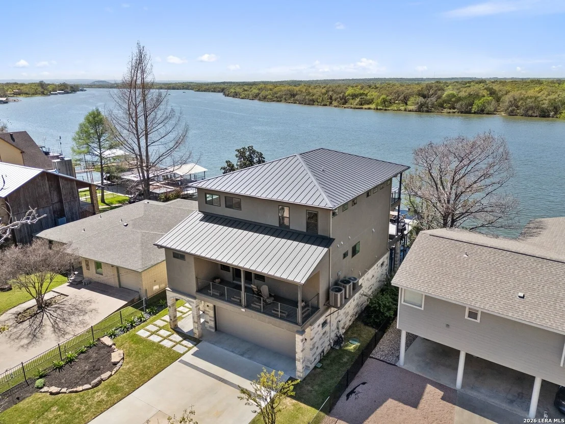 Photo of 926 Scenic