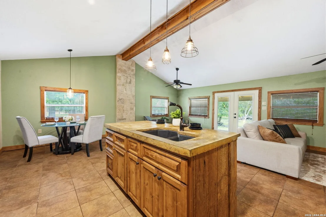 Photo of 340 Rio Oak