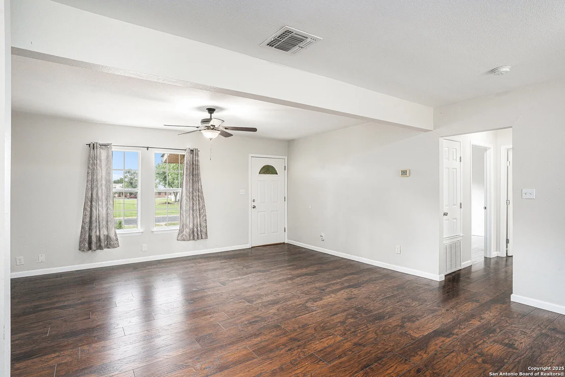 Photo of 305 Kneupper