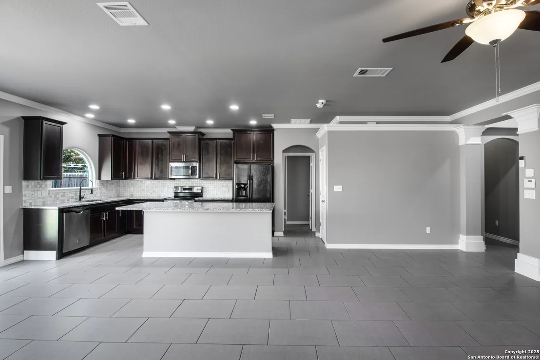 Photo of 2212 Tallow