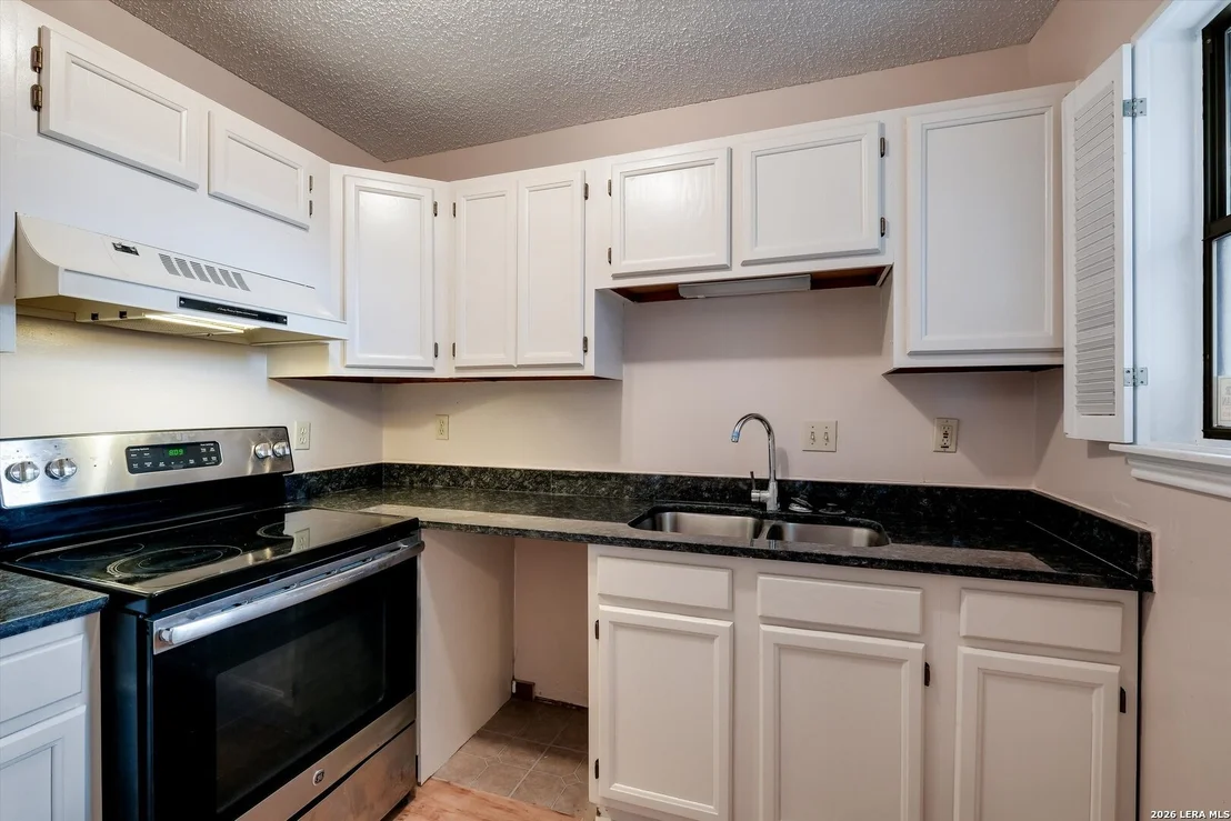 Photo of Unit 210B at 8655 Datapoint