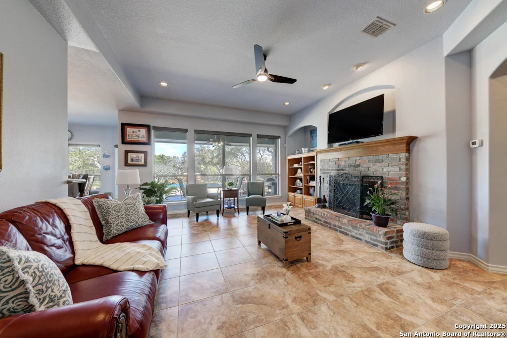 Photo of 2390 FRONTIER