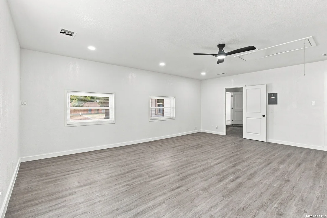Photo of 6814 SUNLIGHT DR