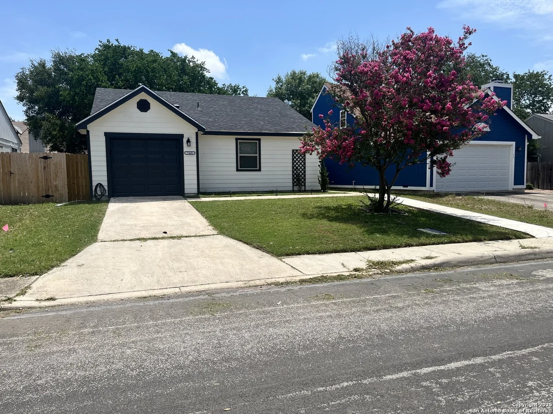 Photo of 7438 Rimhurst