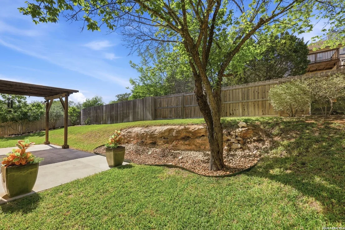 Photo of 831 Queens Oak