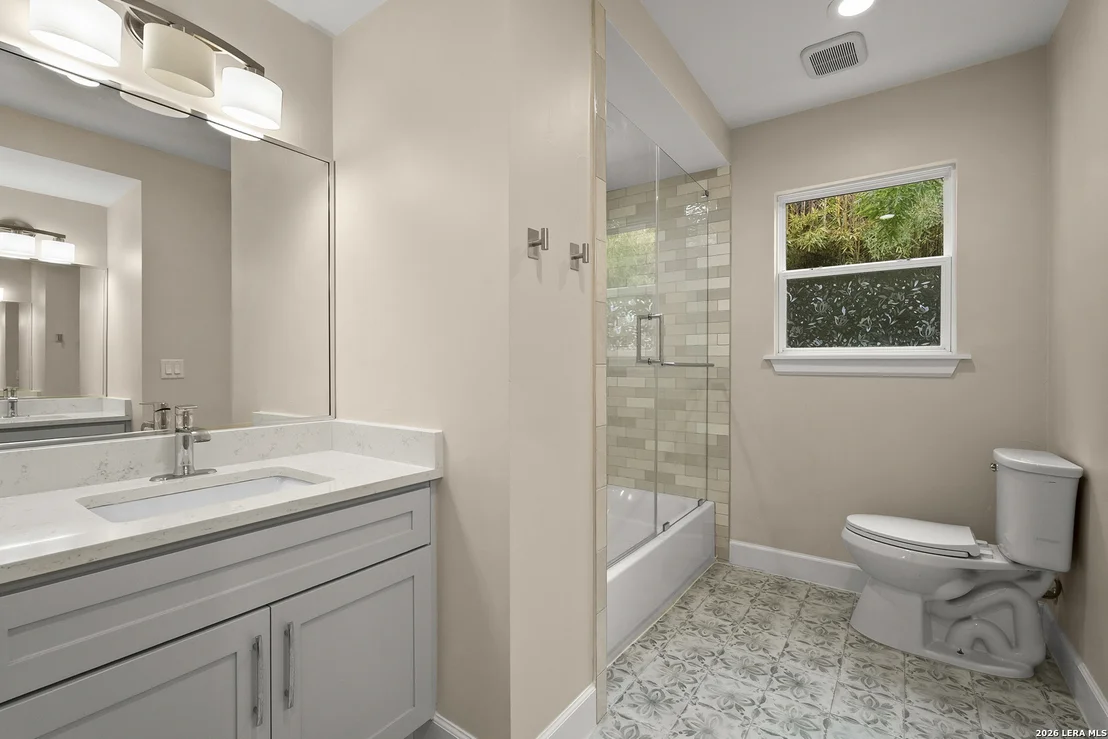 Photo of 114 CLOVERLEAF AVE