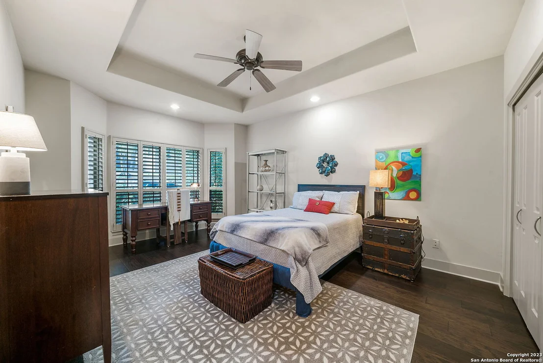 Photo of 8 Benchwood Cir