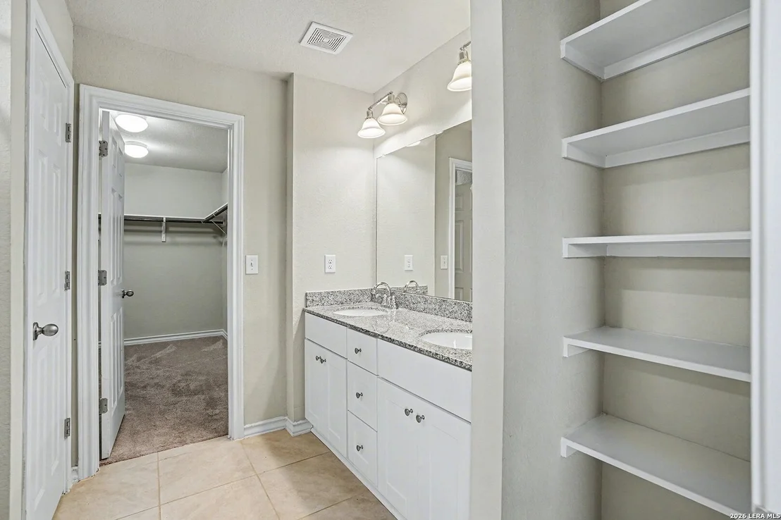 Photo of 8807 White Crown