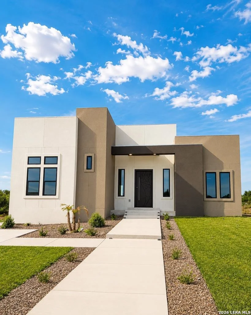 Photo of 825 Ceniza Dr.
