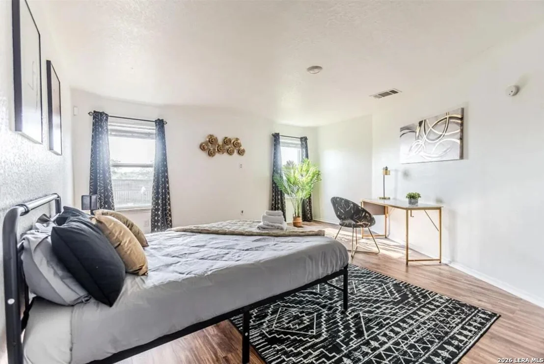 Photo of 3240 Mission Riv