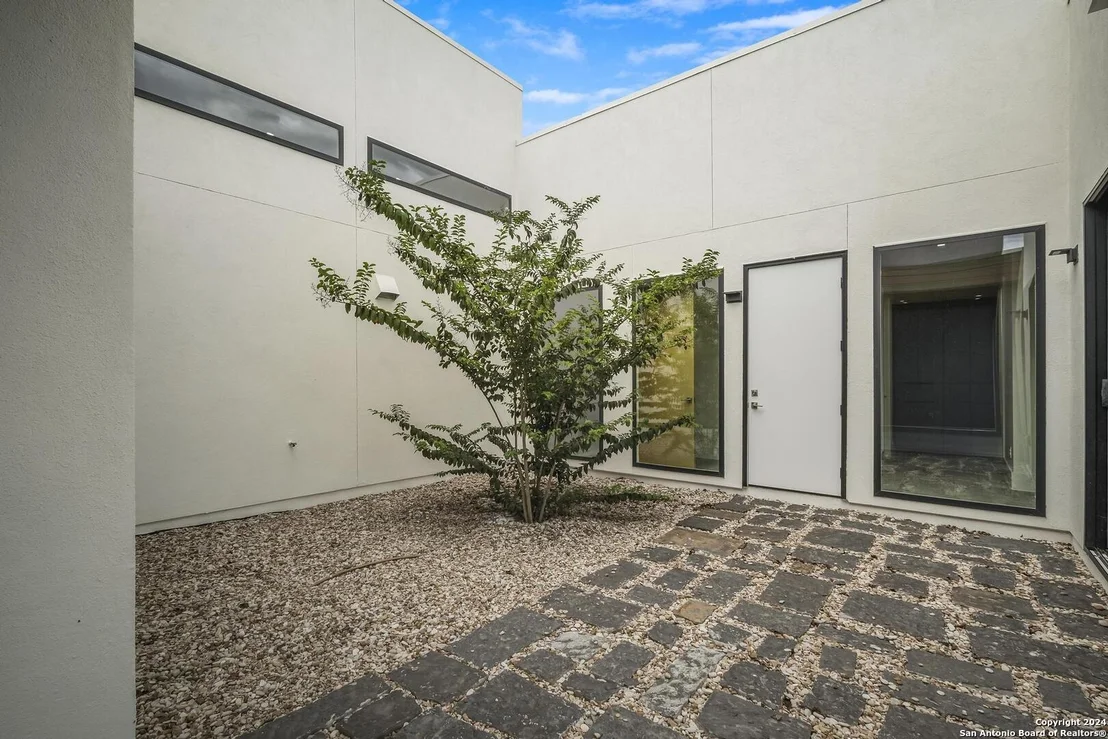 Photo of 25907 Morhiss Pt