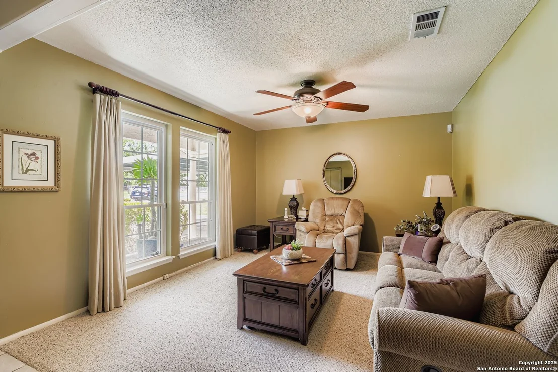 Photo of 6730 Desilu