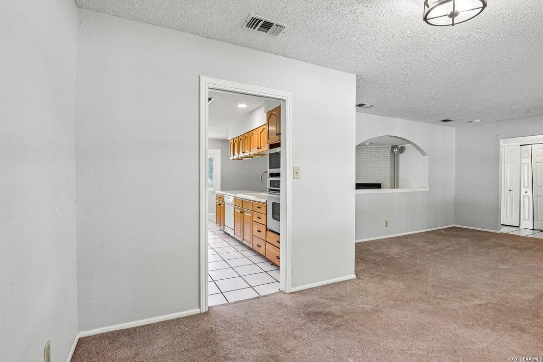 Photo of 8714 MIDCROWN DR