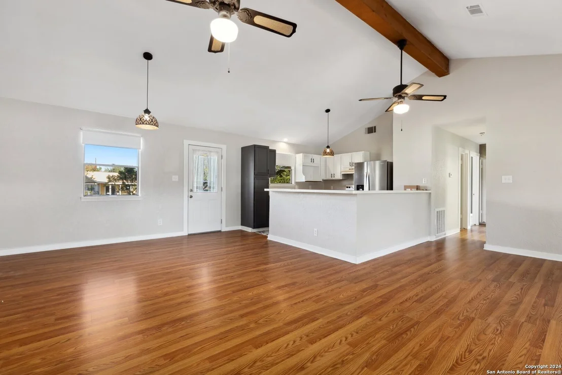 Photo of 8 ROSELAWN CIR