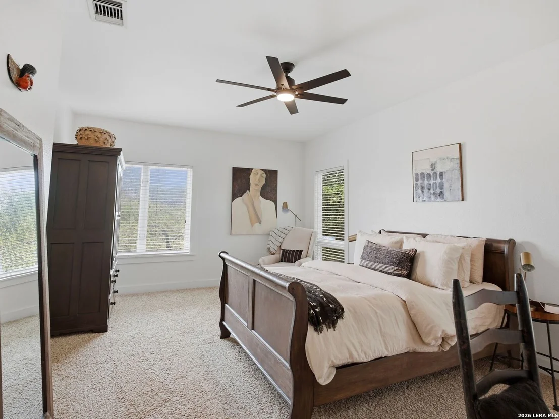Photo of 2355 Oakland Bend