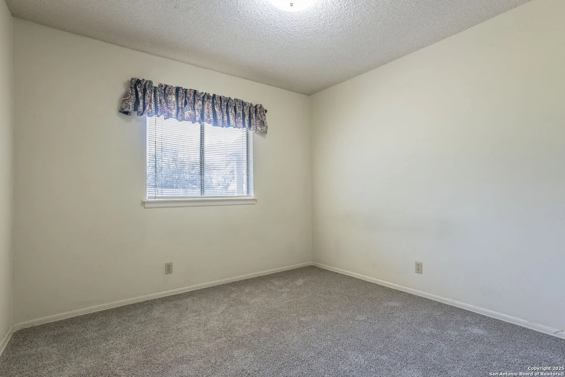 Photo of 6618 N Forest Bend