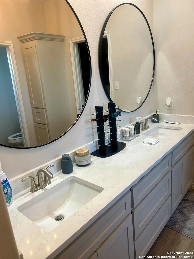 Photo of 101 Chiman Cr
