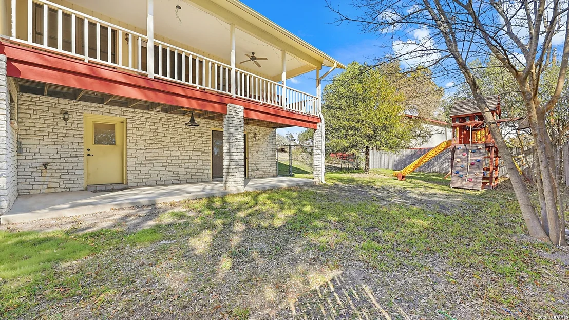 Photo of 132 W Outer Dr