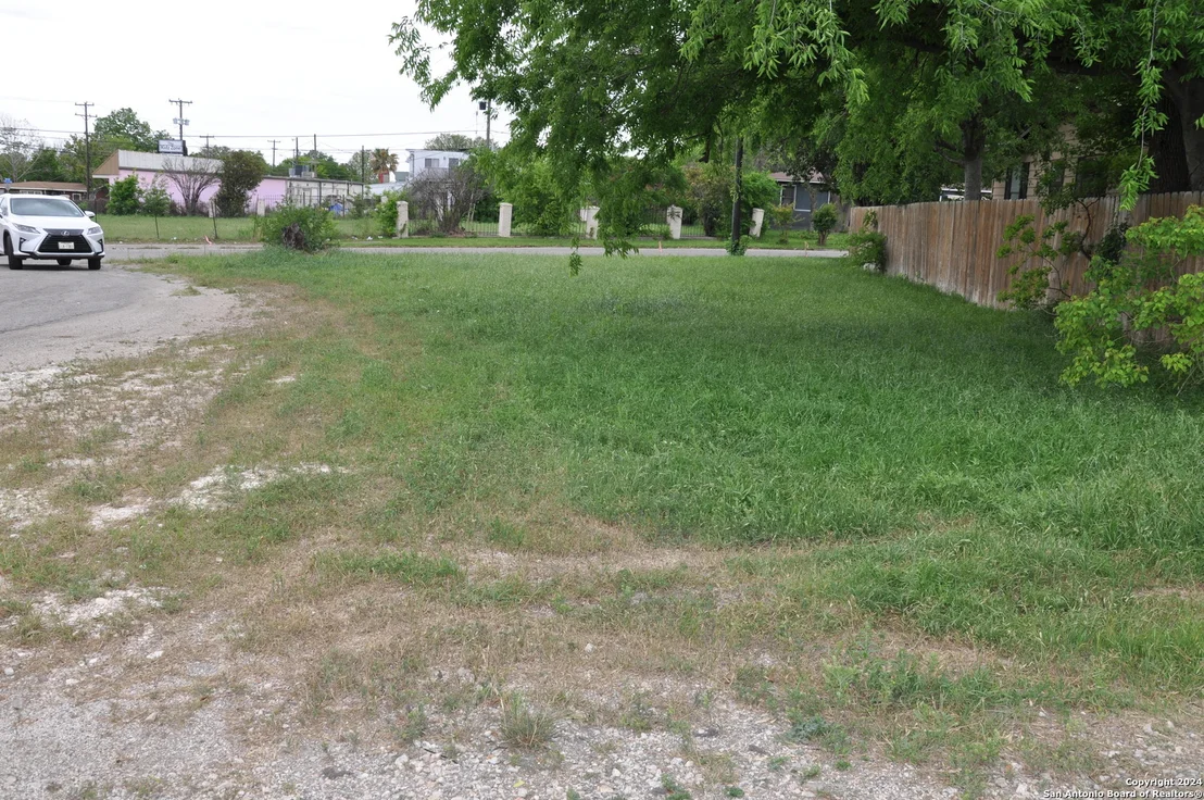 Photo of 411 ADRIAN DR