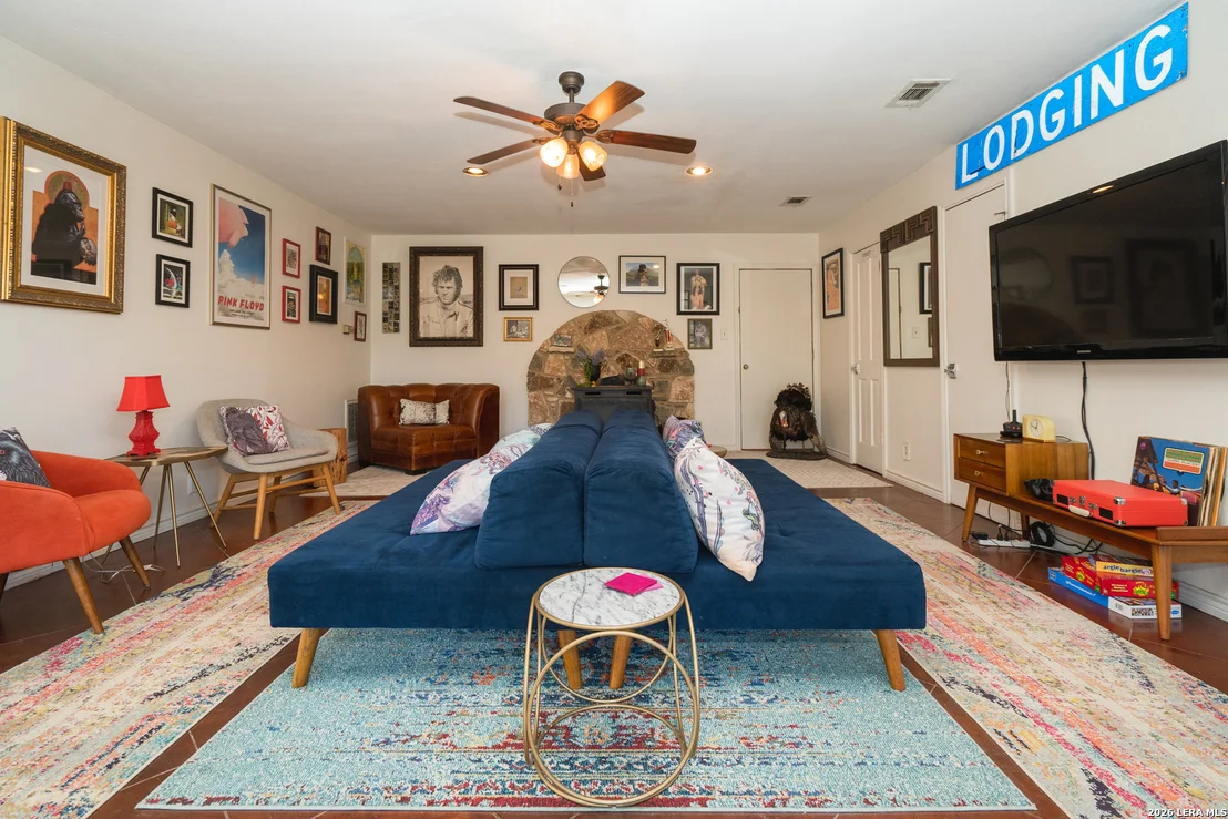 Photo of 810 Oakwood