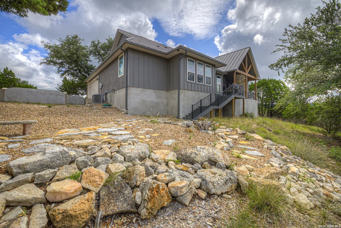 Photo of 562 TOYE BLVD