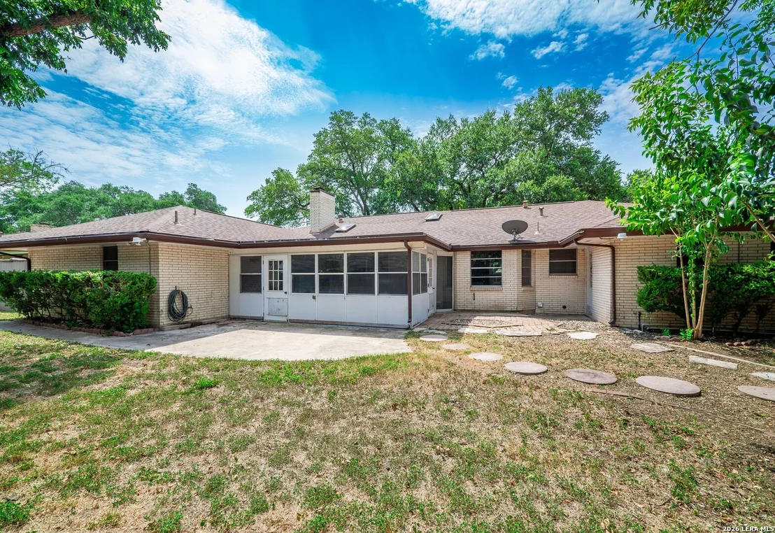Photo of 621 Balfour Dr