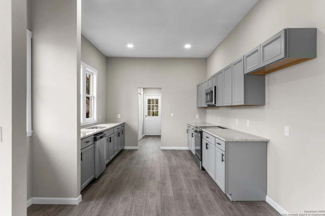 Photo of 239 NELSON AVE