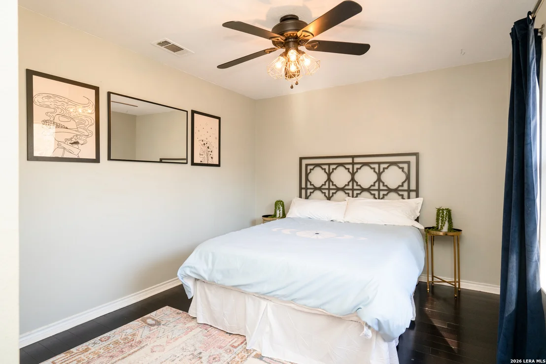 Photo of 810 Oakwood
