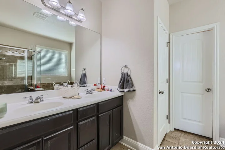 Photo of 109 GRAND VIS