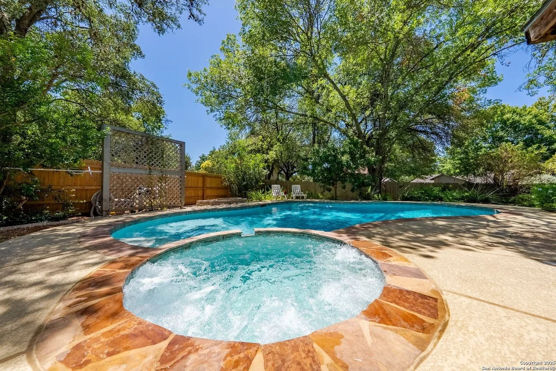 Photo of 15251 Oak Spring