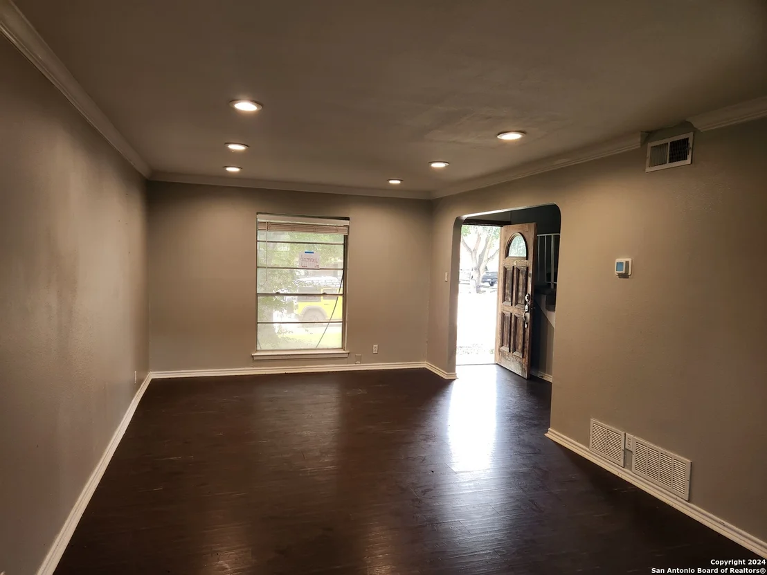 Photo of 327 MADRID DR