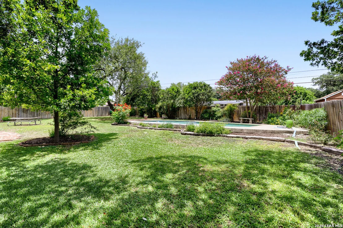 Photo of 105 HARRIETT DR