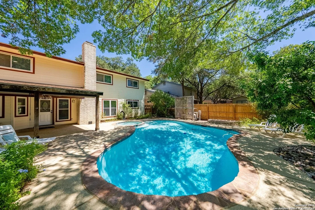 Photo of 15251 Oak Spring