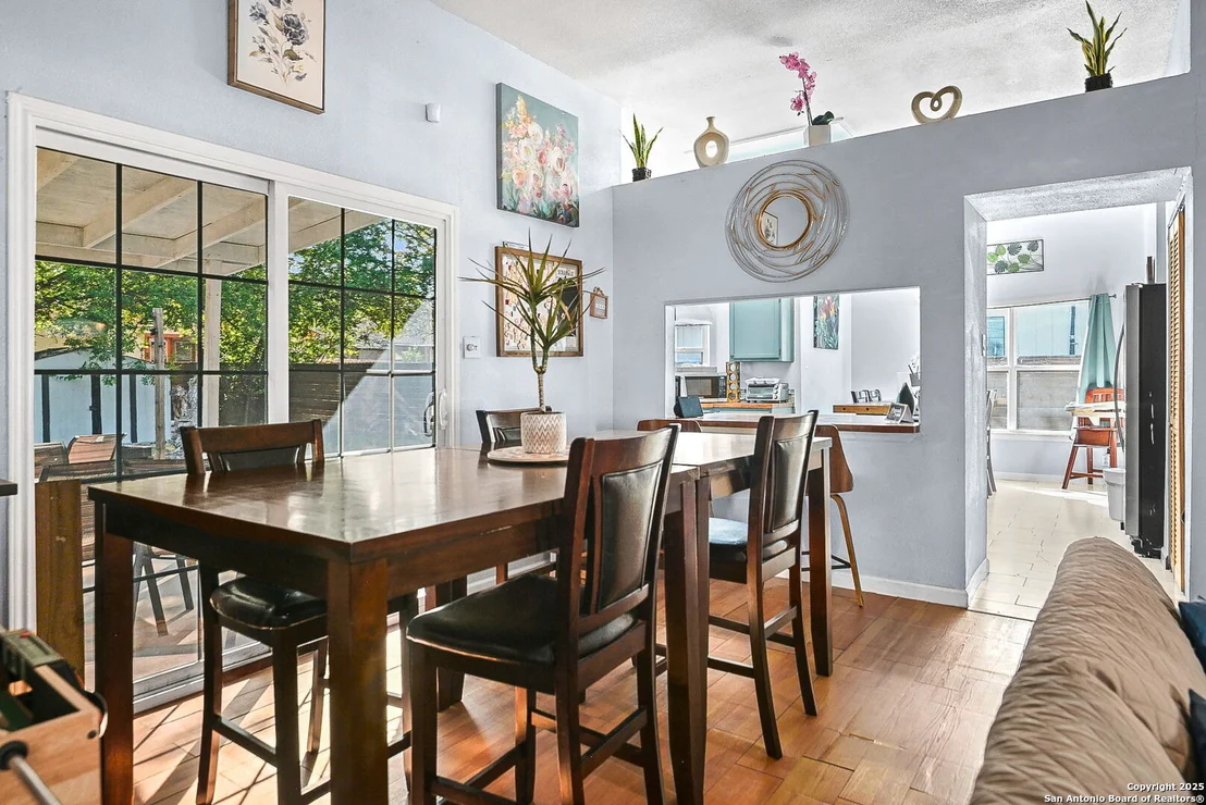Photo of 10110 Cedarvale