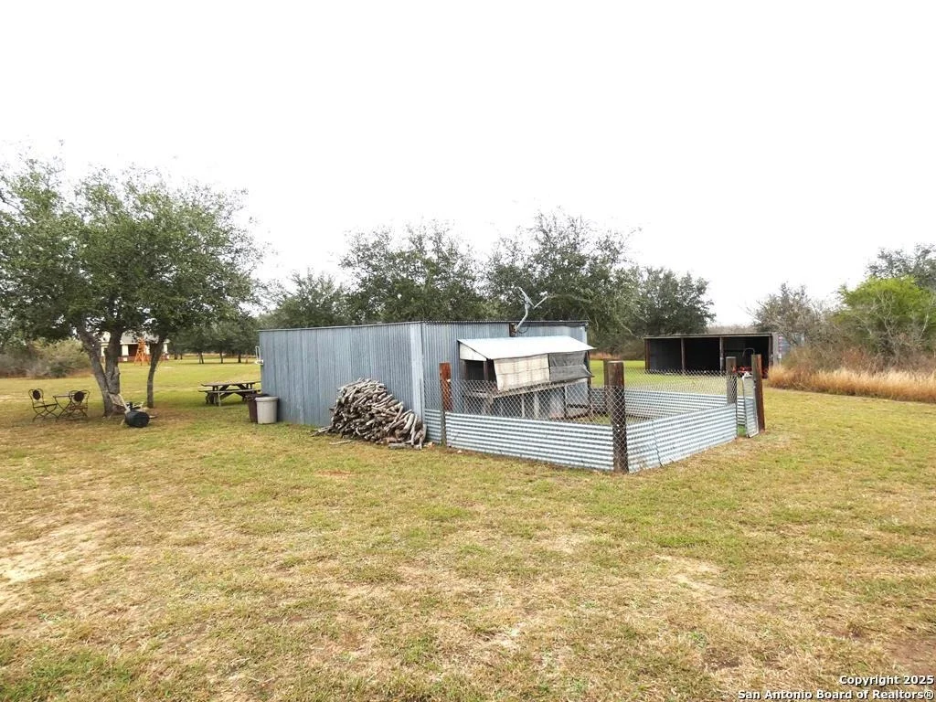 Photo of 283 Live Oak Rd
