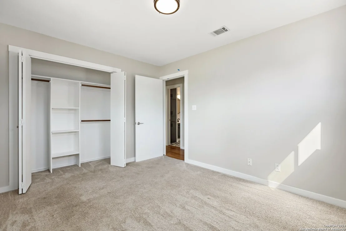 Photo of 8 ROSELAWN CIR