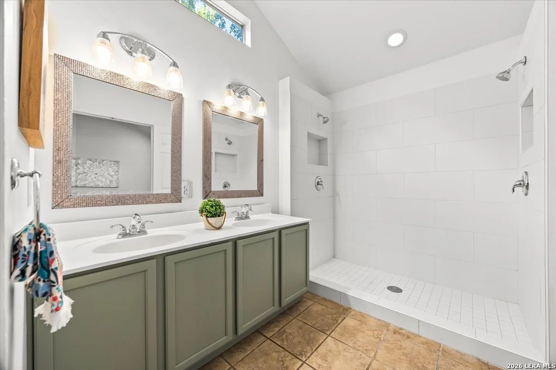 Photo of 2516 Grove Park