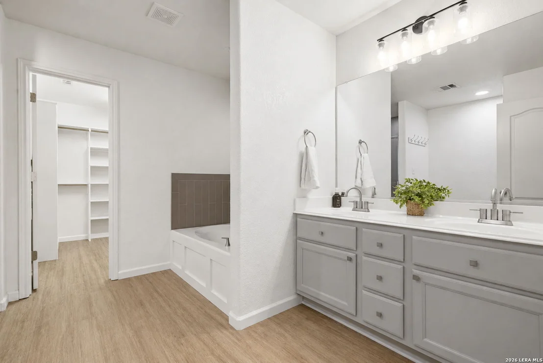 Photo of 516 THOREAU TRL
