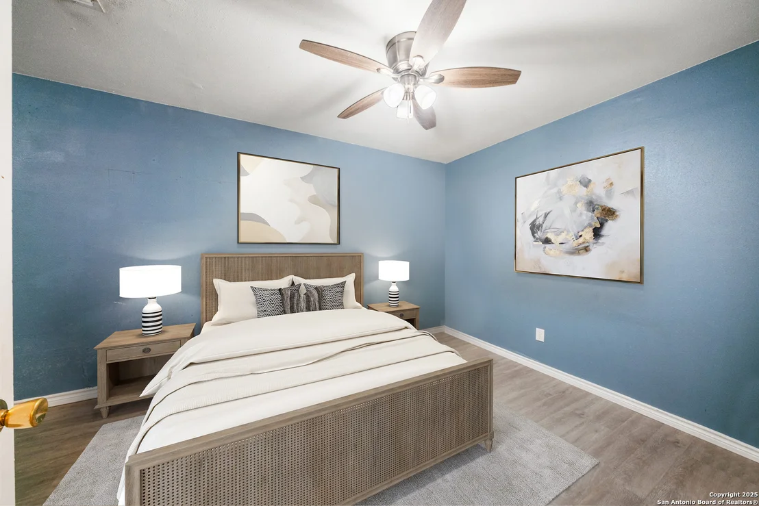 Photo of 915 Deely