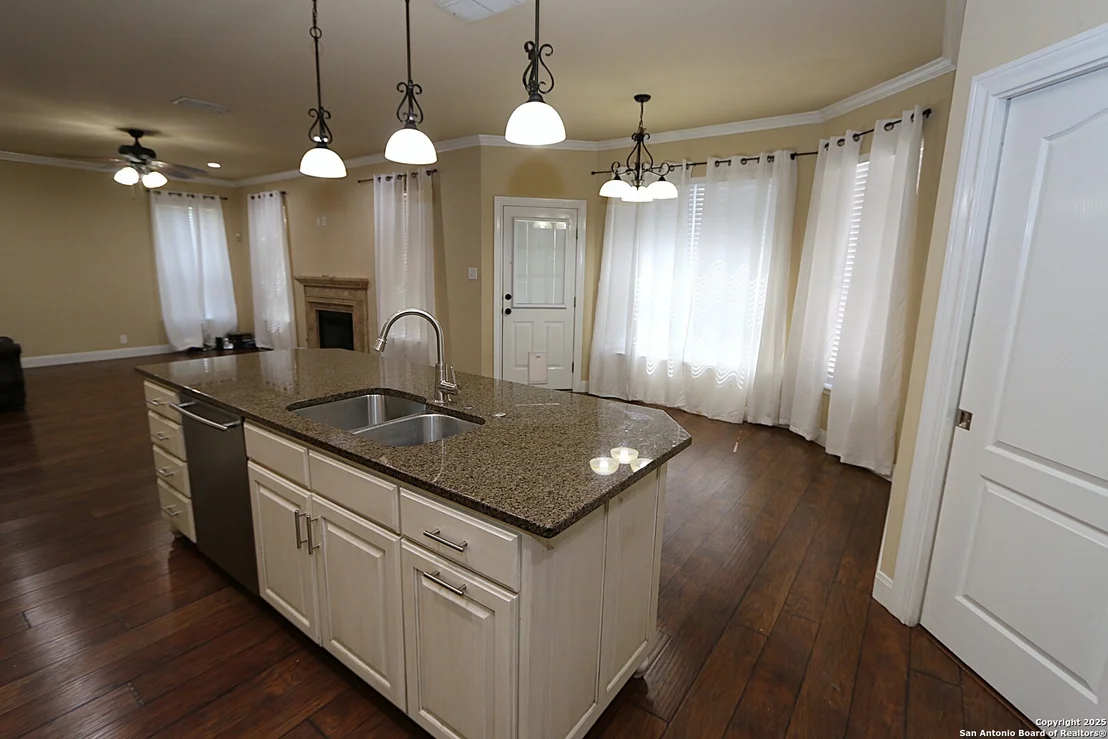 Photo of 4922 Rosemoss