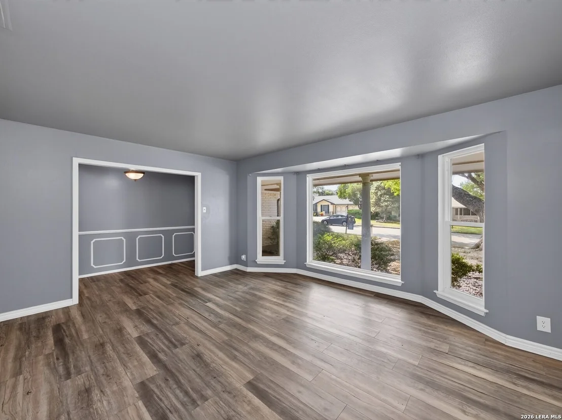 Photo of 621 Balfour Dr