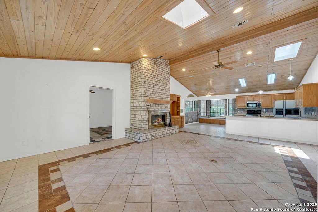 Photo of 301 Red Oak