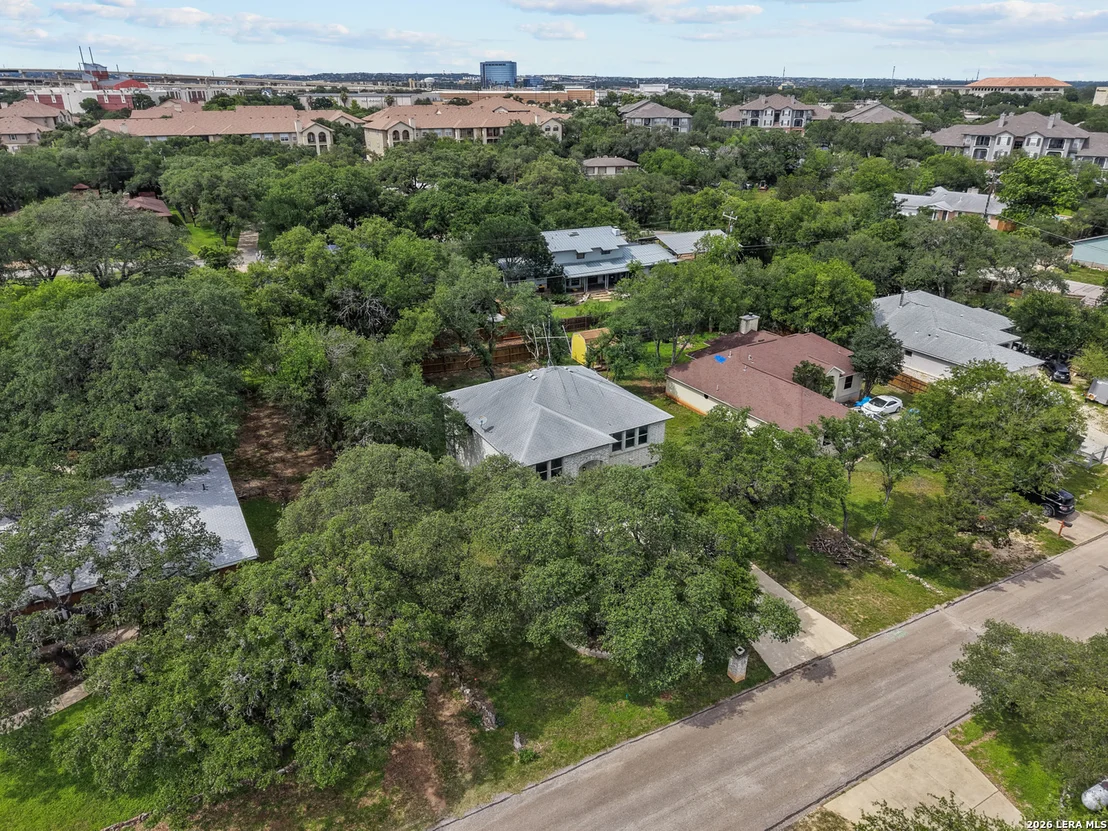 Photo of 1923 TOWN OAK DR