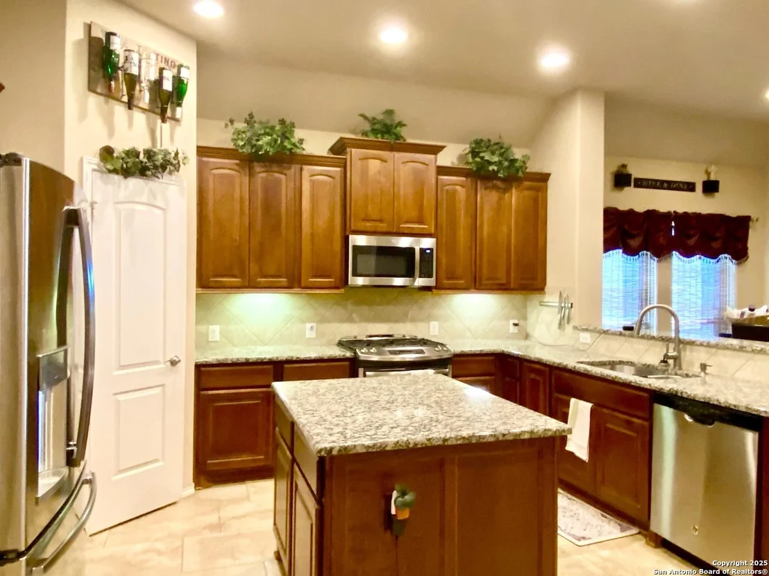 Photo of 8714 White Crown