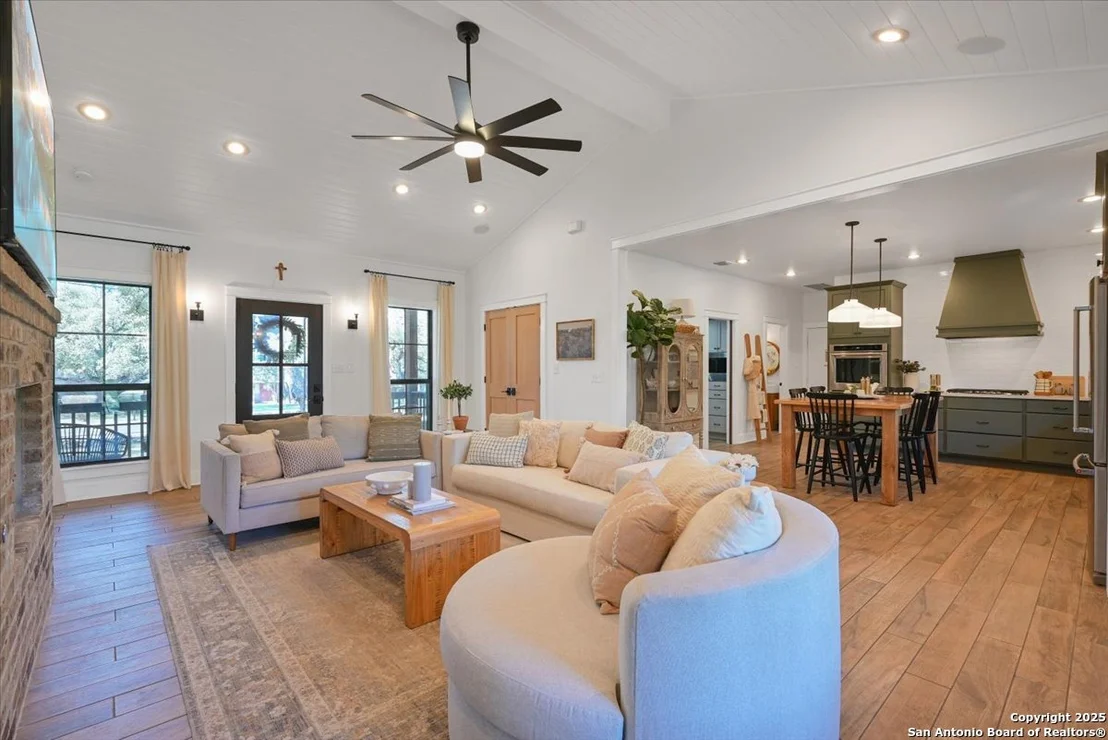 Photo of 6036 Circle Oak