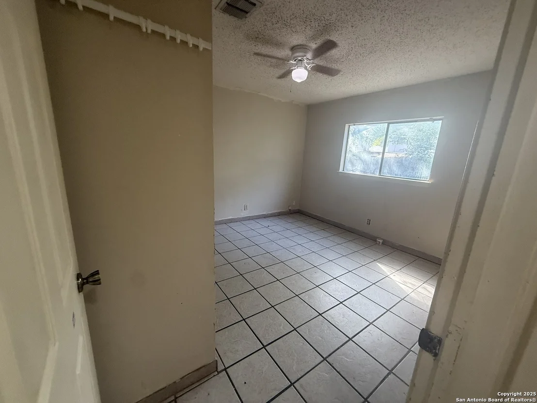 Photo of 10034 Amber Field