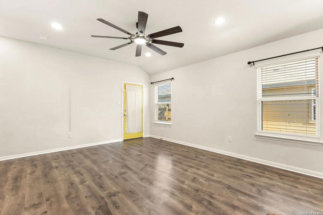 Photo of 338 Northshore Trail
