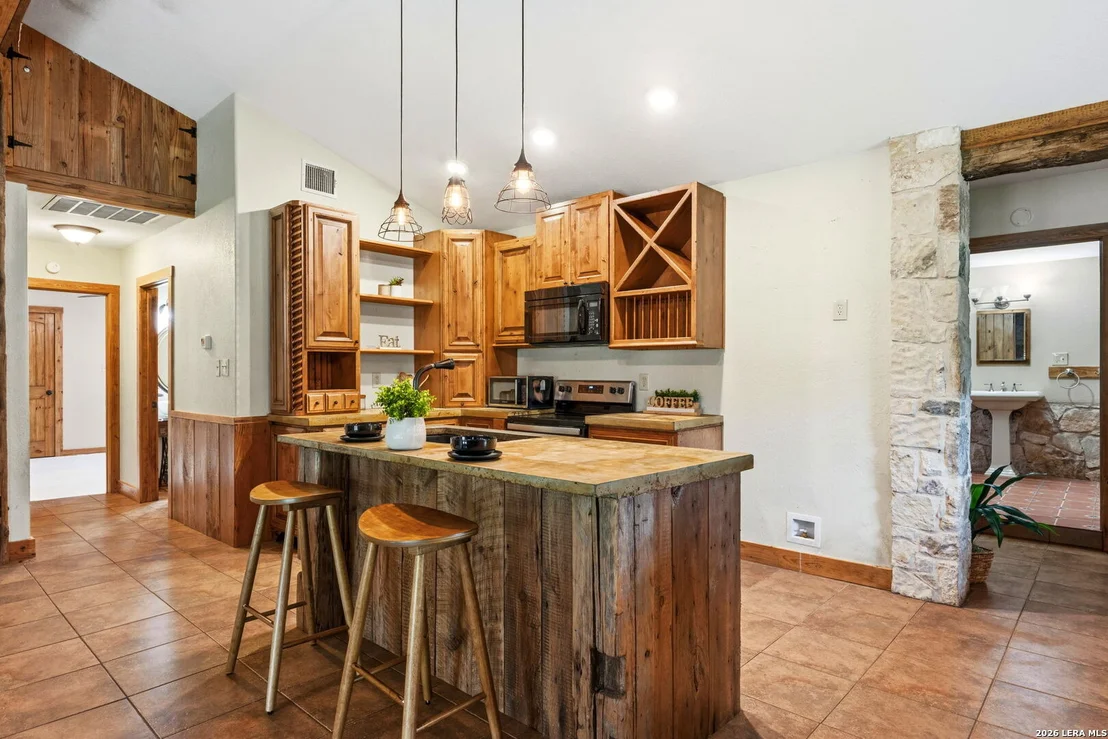 Photo of 340 Rio Oak