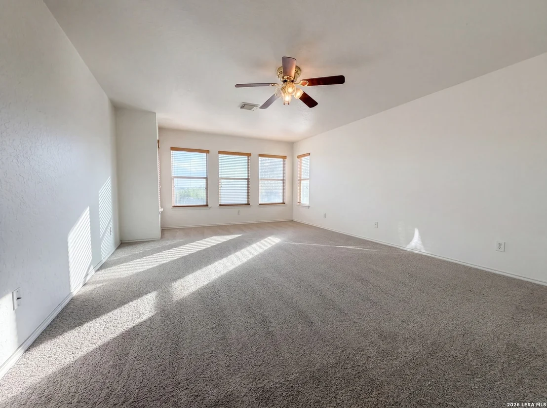 Photo of 121 SPRINGTREE FLD