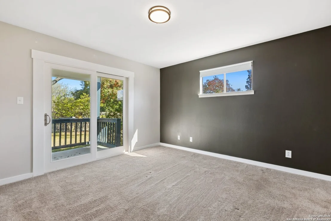 Photo of 8 ROSELAWN CIR